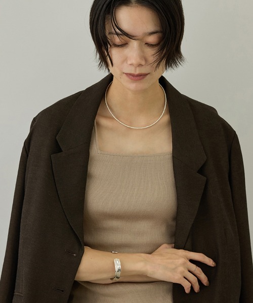 SALON adam et rope'(サロン アダム エ ロペ)の「シルクリブタンクトップ/ アンサンブル対応(タンクトップ・レディース・ブラック/ブルー/キャメル・FREE)」の3枚目の写真