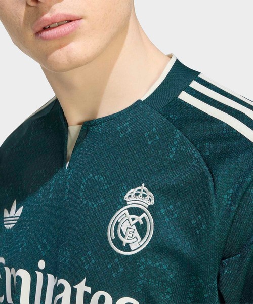 adidas(アディダス)の「レアル・マドリード 26/27 アウェイ ユニフォーム 長袖 / アディダス adidas(Tシャツ/カットソー・メンズ・グリーン・MEDIUM/LARGE/XXX-LARGE/XX-LARGE/X-LARGE/SMALL)」の3枚目の写真