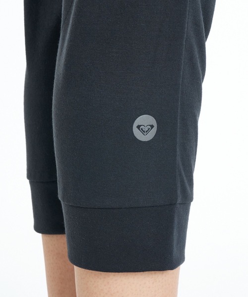 ROXY（ロキシー）の「ROXY FITNESS FEEL FREE LOOSE PANTS ドレープパンツ /速乾 【2026年秋冬モデル】/ロキシーウエストゴムドレープパンツ（その他パンツ・レディース・ブラック/ブルー/マルチ・SMALL/MEDIUM/LARGE）」の7枚目の写真