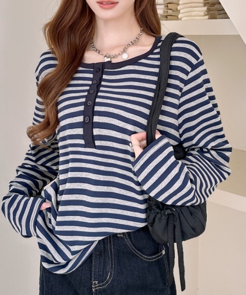 Ada.(エイダ)の「配色ボーダー ヘンリーネック カットソー(Tシャツ/カットソー・レディース・ネイビー/ホワイト/グレー・FREE)」の3枚目の写真