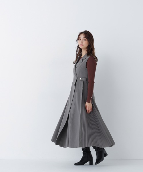 NATURAL BEAUTY BASIC(ナチュラルビューティーベーシック)の「サイドプリーツジャンスカ(ワンピース・レディース・ベージュ/チャコールグレー/ブラウン・MEDIUM/SMALL)」の4枚目の写真