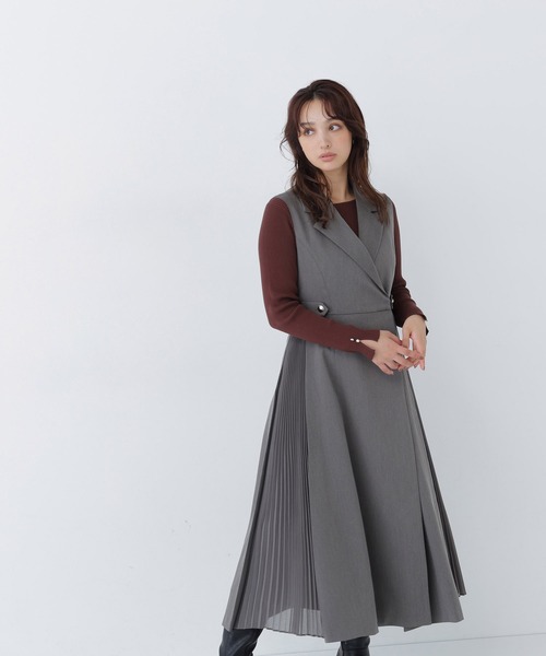 NATURAL BEAUTY BASIC(ナチュラルビューティーベーシック)の「サイドプリーツジャンスカ(ワンピース・レディース・ベージュ/チャコールグレー/ブラウン・MEDIUM/SMALL)」の5枚目の写真