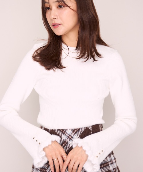 MISCH MASCH(ミッシュマッシュ)の「2026秋冬新作 ファートリミングフレアスリーブハイネックニット(ニット/セーター・レディース・ベージュ/ブラック/ホワイト/レッド・フリ-)」の2枚目の写真