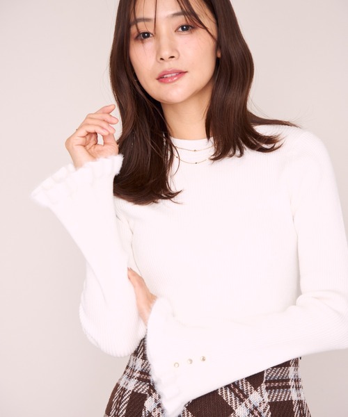 MISCH MASCH(ミッシュマッシュ)の「2026秋冬新作 ファートリミングフレアスリーブハイネックニット(ニット/セーター・レディース・ベージュ/ブラック/ホワイト/レッド・フリ-)」の8枚目の写真
