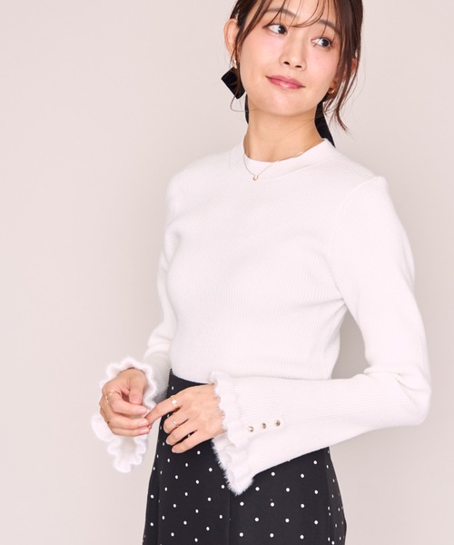 MISCH MASCH(ミッシュマッシュ)の「2026秋冬新作 ファートリミングフレアスリーブハイネックニット(ニット/セーター・レディース・ベージュ/ブラック/ホワイト/レッド・フリ-)」の21枚目の写真