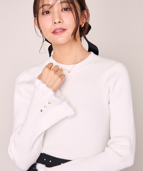 MISCH MASCH(ミッシュマッシュ)の「2026秋冬新作 ファートリミングフレアスリーブハイネックニット(ニット/セーター・レディース・ベージュ/ブラック/ホワイト/レッド・フリ-)」の20枚目の写真