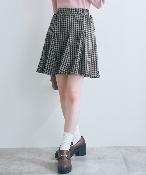 marun(マルン)の「<大きいサイズ>千鳥チェックジャガードスカート marun(スカート・レディース・ブラウン/ブラック・L/5L/4L/3L/LL)」の1枚目の写真