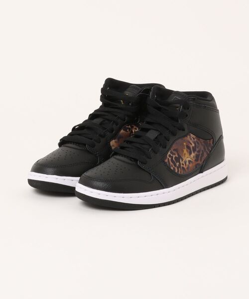 JORDAN BRAND(ジョーダンブランド)の「JORDAN BRAND W JORDAN COURT CONNECT MID ジョーダン コート コネクト MID WIX8413 010BLACK/M GOLD(スニーカー・レディース・ブラック・26.5cm/26.0cm/23.5cm/23.0cm/28.5cm/28.0cm/27.5cm/27.0cm/22.5cm/25.5cm/25.0cm/24.5cm/24.0cm/29.0cm)」の1枚目の写真
