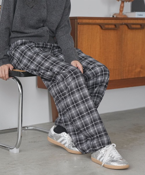 mili an deni(ミリアンデニ)の「ネルチェック素材ワイドカーブパンツ(その他パンツ・レディース・ブラック/ブラウン・M)」の12枚目の写真