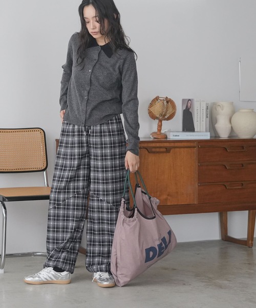 mili an deni(ミリアンデニ)の「ネルチェック素材ワイドカーブパンツ(その他パンツ・レディース・ブラック/ブラウン・M)」の8枚目の写真