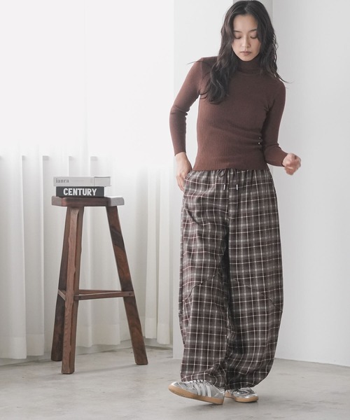 mili an deni(ミリアンデニ)の「ネルチェック素材ワイドカーブパンツ(その他パンツ・レディース・ブラック/ブラウン・M)」の3枚目の写真