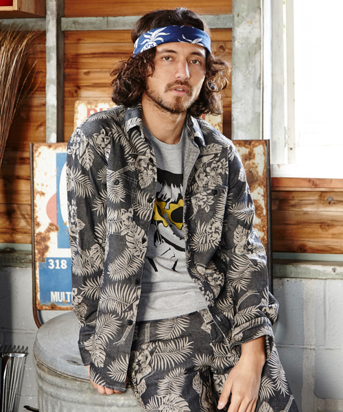 HYSTERIC GLAMOUR（ヒステリックグラマー）の「TROPIC GUITAR総柄 長袖ワークSH（シャツ/ブラウス・メンズ・ブルー系その他/ブラック系その他・SMALL/LARGE/MEDIUM）」の2枚目の写真