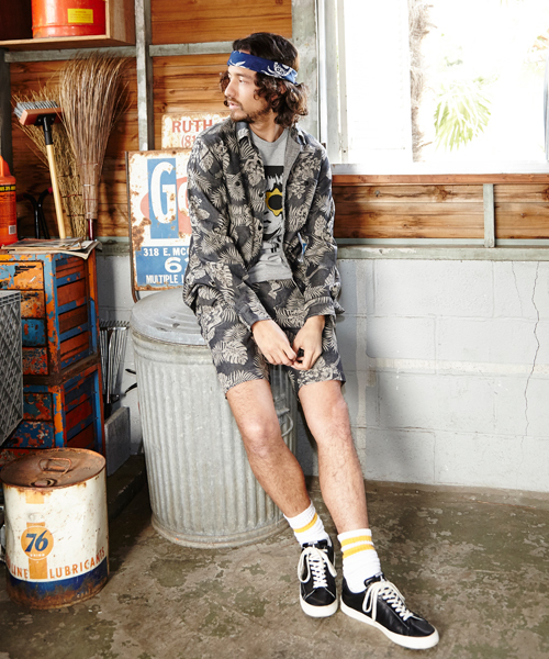 HYSTERIC GLAMOUR（ヒステリックグラマー）の「TROPIC GUITAR総柄 長袖ワークSH（シャツ/ブラウス・メンズ・ブルー系その他/ブラック系その他・SMALL/LARGE/MEDIUM）」の4枚目の写真