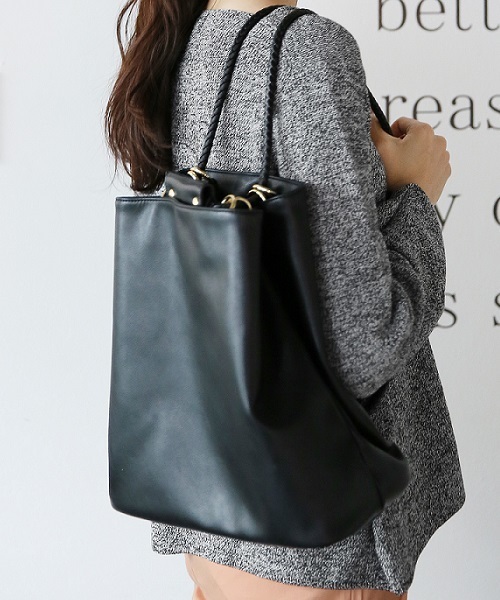 LEPSIM（レプシィム）の「ボンサックショルダーバッグ　745706（ショルダーバッグ・レディース・ブラック/ライトベージュ・ONE SIZE）」の2枚目の写真