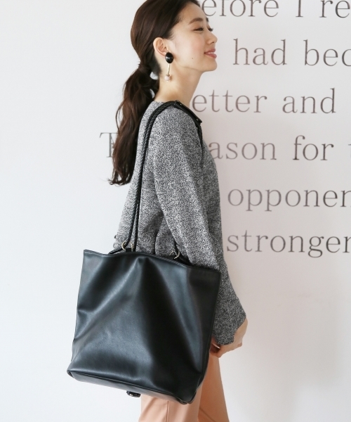 LEPSIM（レプシィム）の「ボンサックショルダーバッグ　745706（ショルダーバッグ・レディース・ブラック/ライトベージュ・ONE SIZE）」の3枚目の写真