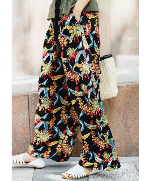 green label relaxing（グリーンレーベルリラクシング）の「[レイン スプーナー]reyn spooner CF BOTA PRT WD パンツ（その他パンツ・レディース・ブラック/レッド・FREE）」の2枚目の写真