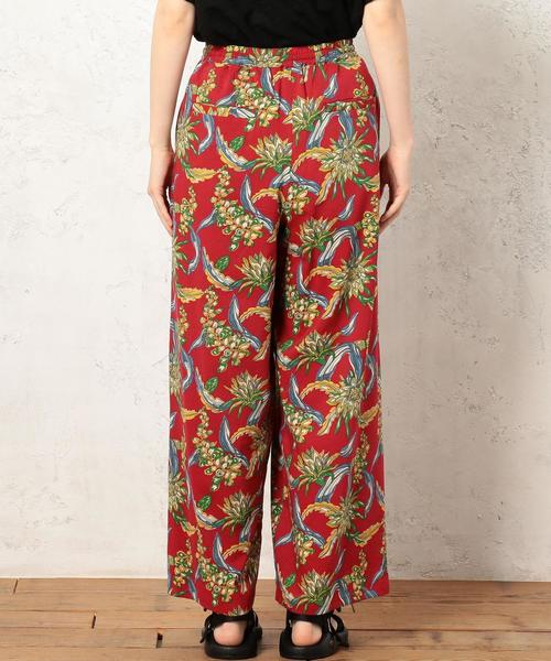 green label relaxing（グリーンレーベルリラクシング）の「[レイン スプーナー]reyn spooner CF BOTA PRT WD パンツ（その他パンツ・レディース・ブラック/レッド・FREE）」の3枚目の写真