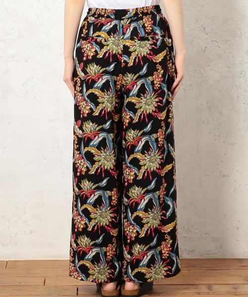 green label relaxing（グリーンレーベルリラクシング）の「[レイン スプーナー]reyn spooner CF BOTA PRT WD パンツ（その他パンツ・レディース・ブラック/レッド・FREE）」の14枚目の写真