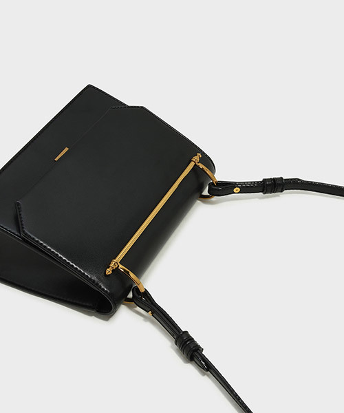 CHARLES & KEITH（チャールズ & キース）の「ストラクチャーハンドバッグ/STRUCTURED HANDBAG（ハンドバッグ・レディース・ブラック/バーガンディー・S）」の5枚目の写真
