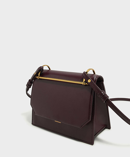 CHARLES & KEITH（チャールズ & キース）の「ストラクチャーハンドバッグ/STRUCTURED HANDBAG（ハンドバッグ・レディース・ブラック/バーガンディー・S）」の9枚目の写真