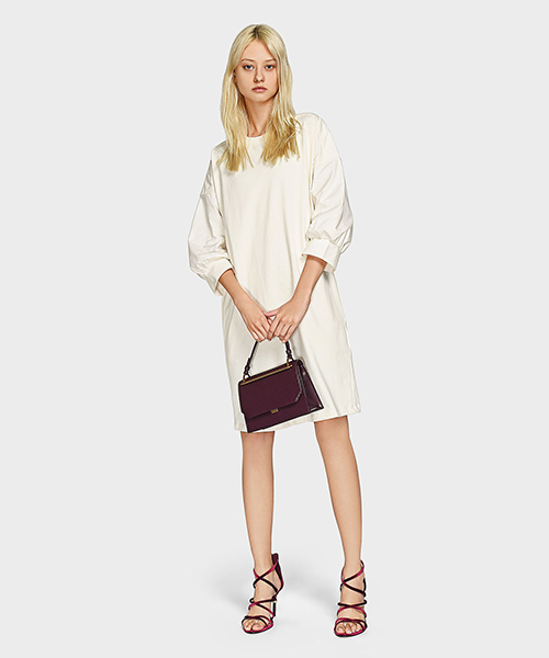 CHARLES & KEITH（チャールズ & キース）の「ストラクチャーハンドバッグ/STRUCTURED HANDBAG（ハンドバッグ・レディース・ブラック/バーガンディー・S）」の12枚目の写真