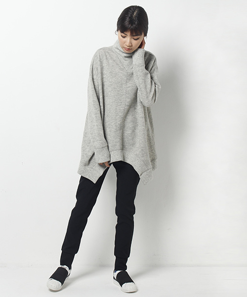 【タグ付き新品】AVIE ウールAラインニットトップス　ブラック AVIE（アビィ）の「ウールAラインニットトップス（ニット/セーター