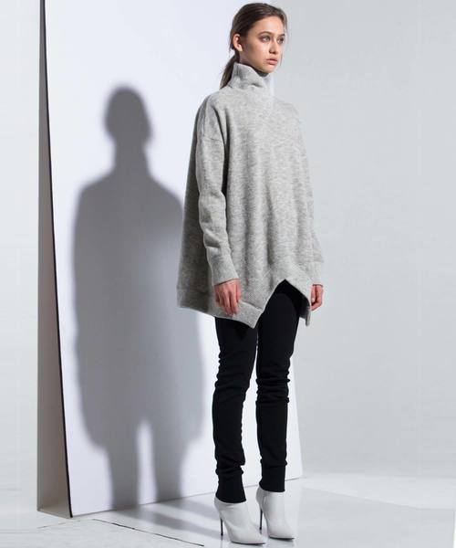 【タグ付き新品】AVIE ウールAラインニットトップス　ブラック AVIE（アビィ）の「ウールAラインニットトップス（ニット/セーター