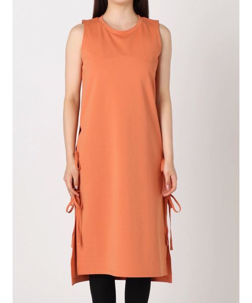 MURUA（ムルーア）の「サイドスリットタンクトップ（タンクトップ・レディース・ホワイト/ブラック/オレンジ・FREE）」の4枚目の写真