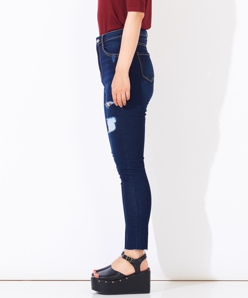 WEGO（ウィゴー）の「WEGO/デイリーハイウエストクラッシュスキニーパンツ（デニムパンツ・レディース・ブラック/インディゴブルー/ダークインディゴブルー・SMALL/MEDIUM/LARGE）」の14枚目の写真