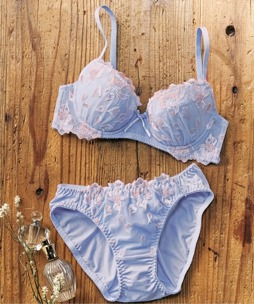 YU'NOW（ユナウ）の「【全9デザインから選べる！】【上下セット/AA-Gカップ】to meeブラ＆ショーツ（ブラ&ショーツ・レディース・ブルー/グリーン×オレンジ/サックスブルー/ワイン/ブラック×パープル/パープル/ブラック/ブラウン/ホワイト/ブラック系その他/アイボリー/ミント/ブラック×ピンク/レッド/ピンク/ネイビー/ホワイト系その他/アイボリー系/ベージュ・G75L/A75M/AA70M/A65M/F80L/D70M/AA65M/B70M/B65M/C70M/A70M/E80L/E75L/B75M/C75M/C80L/B75L/G80L/D80L/F70M/D75L/F75L/C75L/G70M/E70M/C65M/E65M/D65M/E70L/D70L/F65M/F70L）」の14枚目の写真