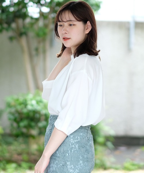 TRUDEA(トルディア)の「タックネックブラウス(シャツ/ブラウス・レディース・ネイビー/ホワイト/ライトグレー/ブルー/チャコールグレー・LARGE/MEDIUM)」の10枚目の写真