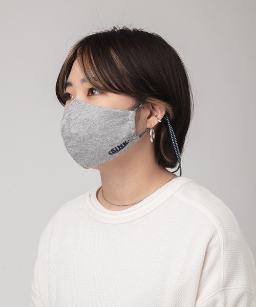 SINK kotohayokozawa（シンク コトハヨコザワ）の「SINK MASK HANG ON THE NECK（マスク・レディース・ベージュ/グレー/ネイビー・FREE）」の10枚目の写真