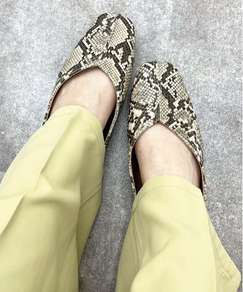 apres jour mignon（アプレジュールミニョン）の「センターシームフラットシューズ【ZOZOTOWN限定アイテム】（パンプス・レディース・アイボリー/ブラック/その他・X-LARGE/SMALL/MEDIUM/LARGE）」の9枚目の写真