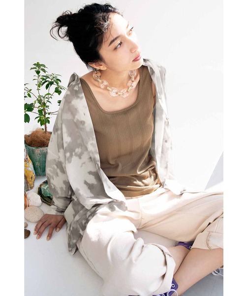 MEDE19F(メデジュウキュウ)の「MEDE19F スクエアネックのカップ付きタンクトップ(タンクトップ・レディース・ベージュ・LARGE/MEDIUM/X-LARGE/XX-LARGE)」の2枚目の写真