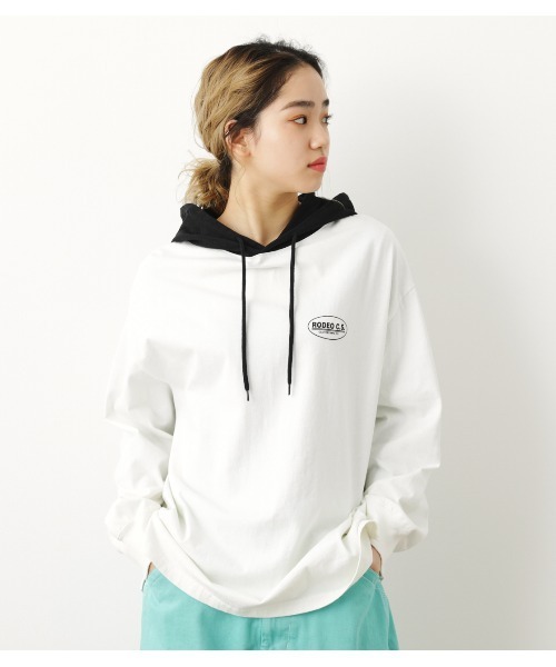 RODEO CROWNS WIDE BOWL（ロデオクラウンズワイドボウル）の「バイカラーフードL/STシャツ（Tシャツ/カットソー・レディース・グレー×ホワイト/オフホワイト/ブラック・FREE）」の2枚目の写真