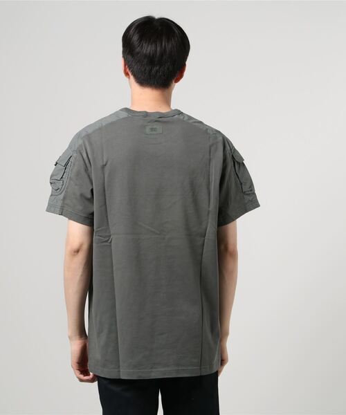 G-STAR（ジースター）の「MIX WOVEN CARGO T-SHIRT（Tシャツ/カットソー・メンズ・グレー・SMALL/MEDIUM/LARGE/X-LARGE/X-SMALL/XX-SMALL）」の8枚目の写真