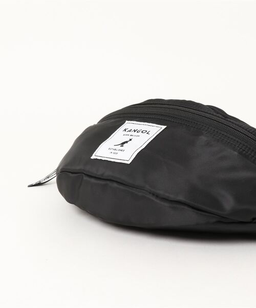 KANGOL（カンゴール）の「【 KANGOL / カンゴール 】 ダブルジップ ナイロン ボディバッグ（ボディバッグ/ウエストポーチ・レディース・チャコール/グレイッシュベージュ/ブラック・FREE）」の6枚目の写真