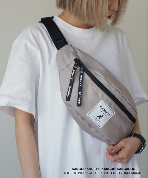 KANGOL（カンゴール）の「【 KANGOL / カンゴール 】 ダブルジップ ナイロン ボディバッグ（ボディバッグ/ウエストポーチ・レディース・チャコール/グレイッシュベージュ/ブラック・FREE）」の3枚目の写真