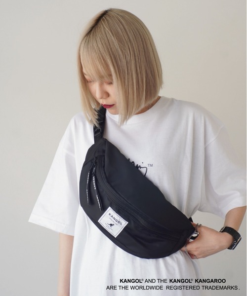 KANGOL（カンゴール）の「【 KANGOL / カンゴール 】 ダブルジップ ナイロン ボディバッグ（ボディバッグ/ウエストポーチ・レディース・チャコール/グレイッシュベージュ/ブラック・FREE）」の2枚目の写真