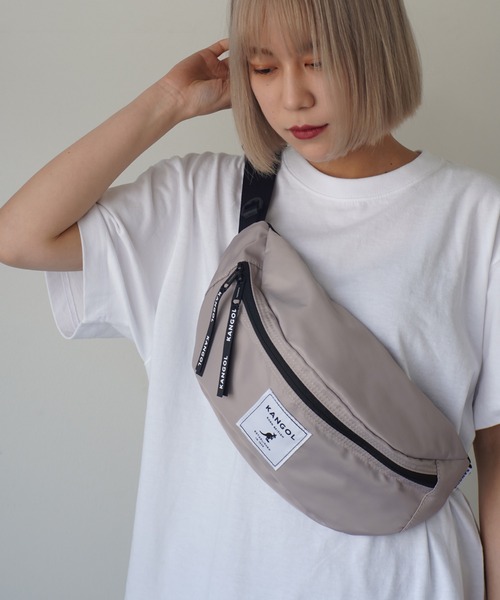 KANGOL（カンゴール）の「【 KANGOL / カンゴール 】 ダブルジップ ナイロン ボディバッグ（ボディバッグ/ウエストポーチ・レディース・チャコール/グレイッシュベージュ/ブラック・FREE）」の7枚目の写真
