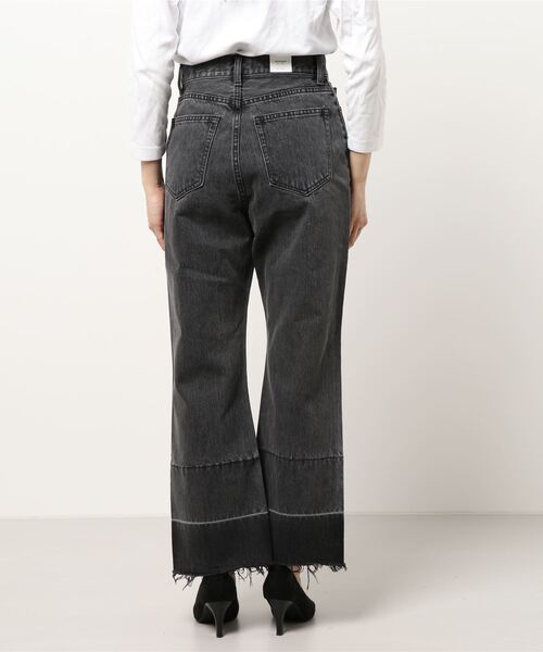 MOUSSY（マウジー）の「CUT OFF CROPPED FLARE（デニムパンツ・レディース・ブラック/ブルー・1/2/0）」の16枚目の写真