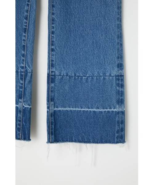 MOUSSY（マウジー）の「CUT OFF CROPPED FLARE（デニムパンツ・レディース・ブラック/ブルー・1/2/0）」の14枚目の写真