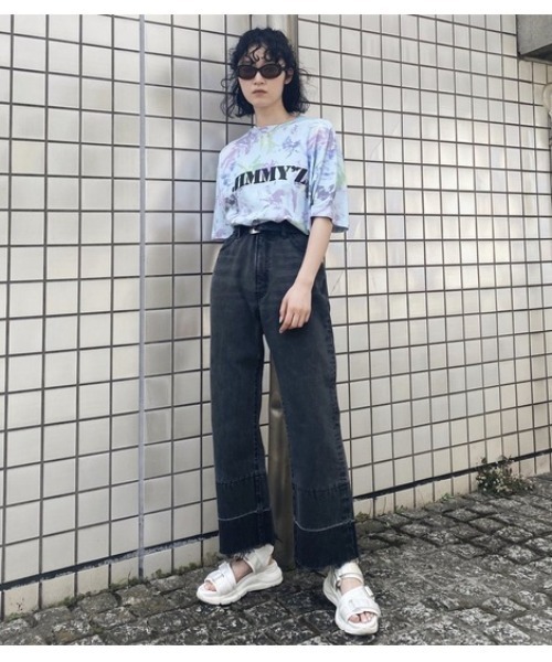 MOUSSY（マウジー）の「CUT OFF CROPPED FLARE（デニムパンツ・レディース・ブラック/ブルー・1/2/0）」の17枚目の写真