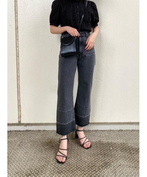 MOUSSY（マウジー）の「CUT OFF CROPPED FLARE（デニムパンツ・レディース・ブラック/ブルー・1/2/0）」の20枚目の写真