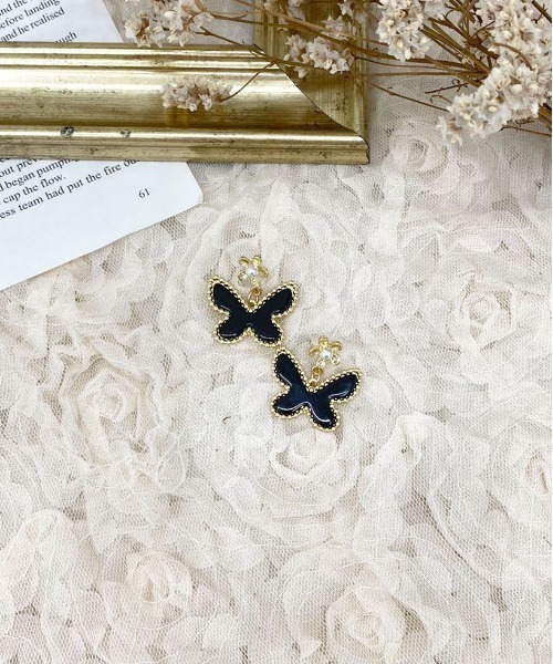 apres jour（アプレジュール）の「【apres jour×ARIAZ】ゆらゆら蝶ピアス（ピアス（両耳用）・レディース・ブラック/オフホワイト・FREE）」の5枚目の写真