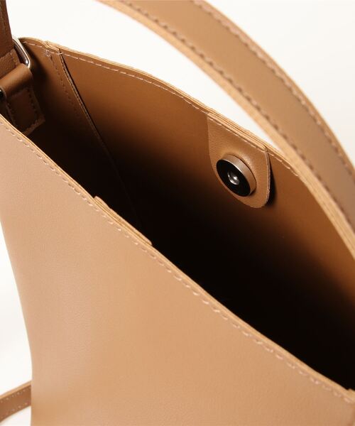 Alite cloth（アリーテクロス）の「2WAYワンハンドルバケツショルダーBAG（ドラムバッグ・レディース・ブラック/ベージュ・FREE）」の6枚目の写真