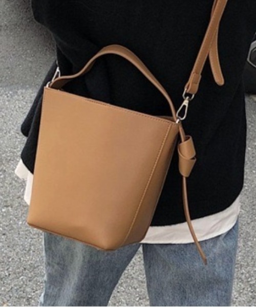 Alite cloth（アリーテクロス）の「2WAYワンハンドルバケツショルダーBAG（ドラムバッグ・レディース・ブラック/ベージュ・FREE）」の2枚目の写真