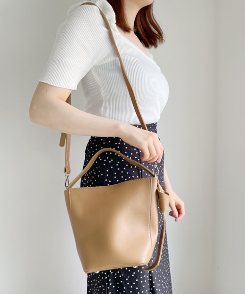 Alite cloth（アリーテクロス）の「2WAYワンハンドルバケツショルダーBAG（ドラムバッグ・レディース・ブラック/ベージュ・FREE）」の15枚目の写真