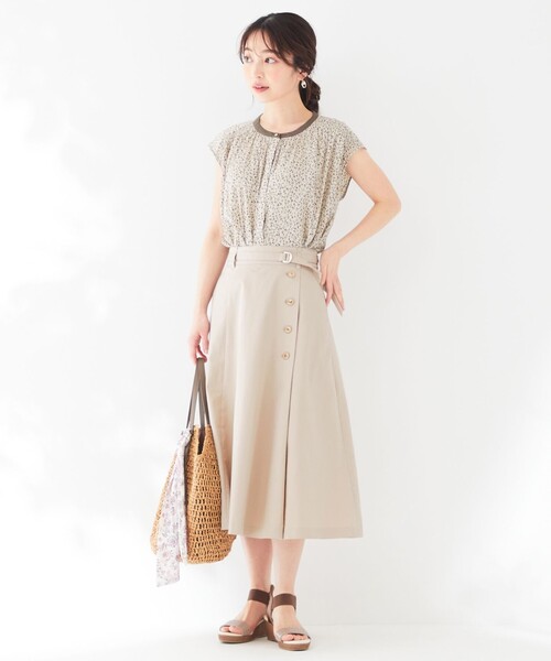 ANY SIS(エニィスィス)の「【洗える】カッセンフラワープリント ブラウス(シャツ/ブラウス・レディース・ブラウン系4/アイボリー系4・2)」の3枚目の写真