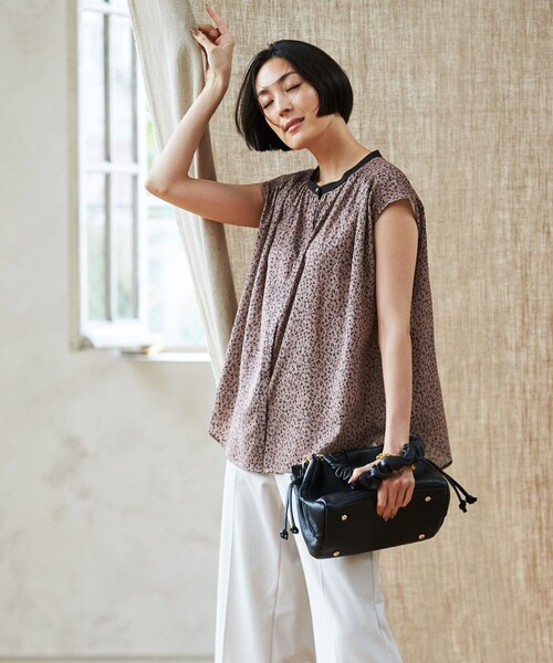 ANY SIS(エニィスィス)の「【洗える】カッセンフラワープリント ブラウス(シャツ/ブラウス・レディース・ブラウン系4/アイボリー系4・2)」の5枚目の写真
